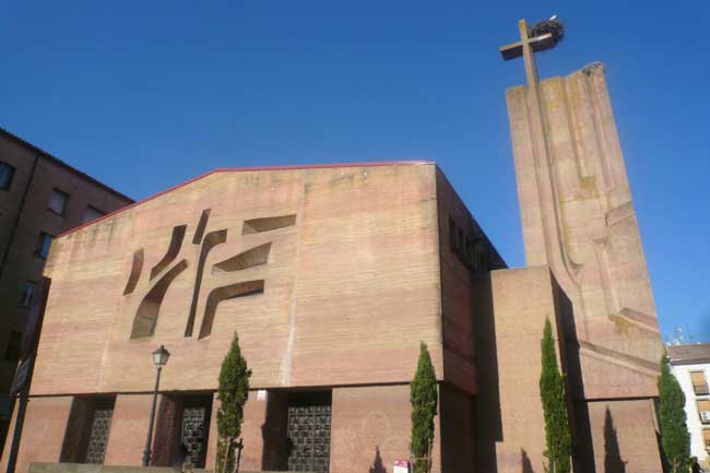 Fachada de la iglesia de El Salvador